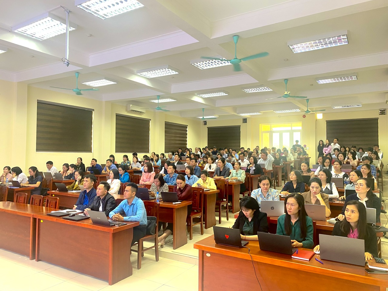 Lớp tập huấn có sự góp mặt đầy đủ của gần 150 cán bô tuyên giáo và dân vận tại các xã phường