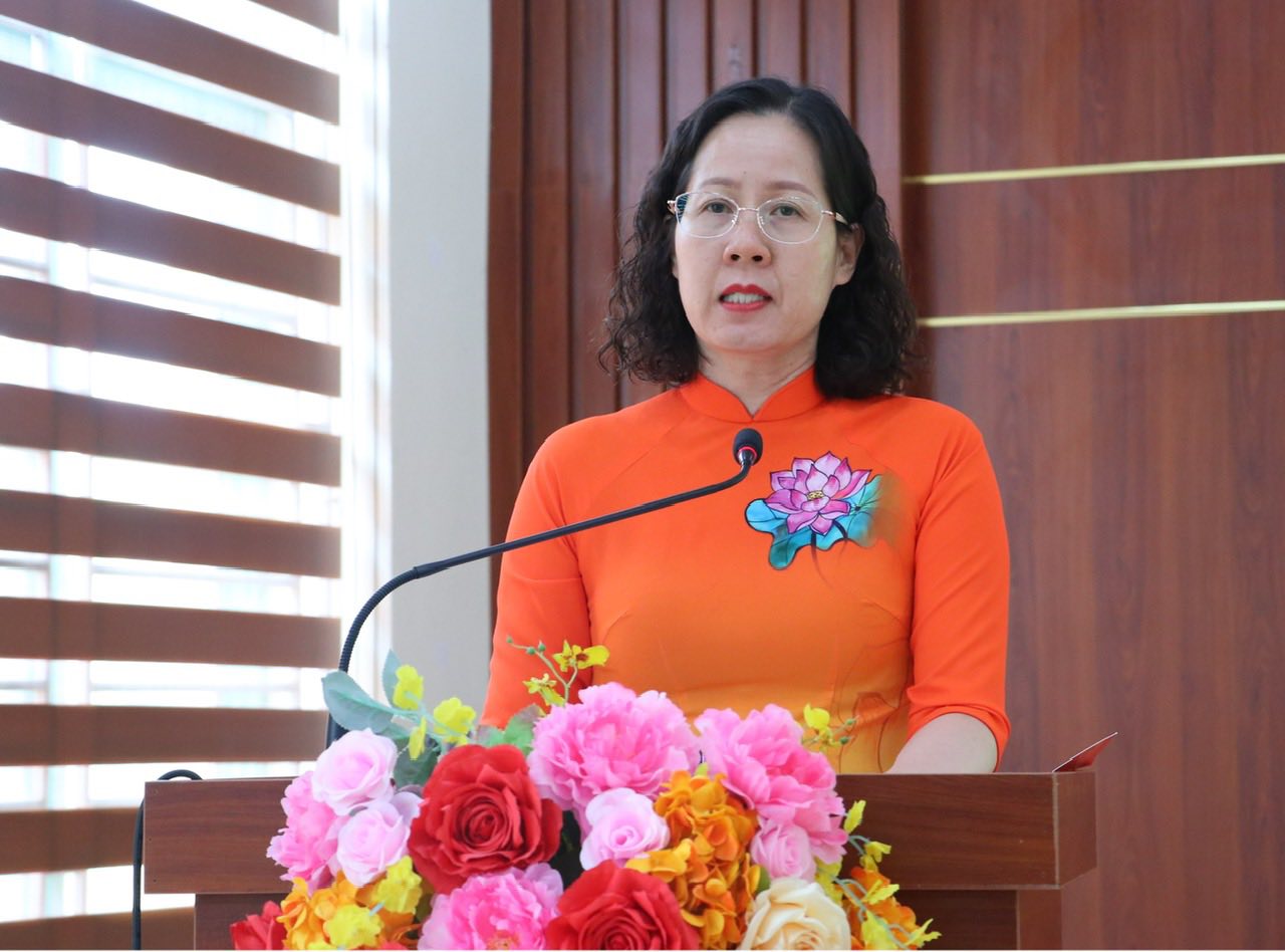 Bà Trương Thị Hiền chủ tịch UB MTTQ huyện Vân Đồn