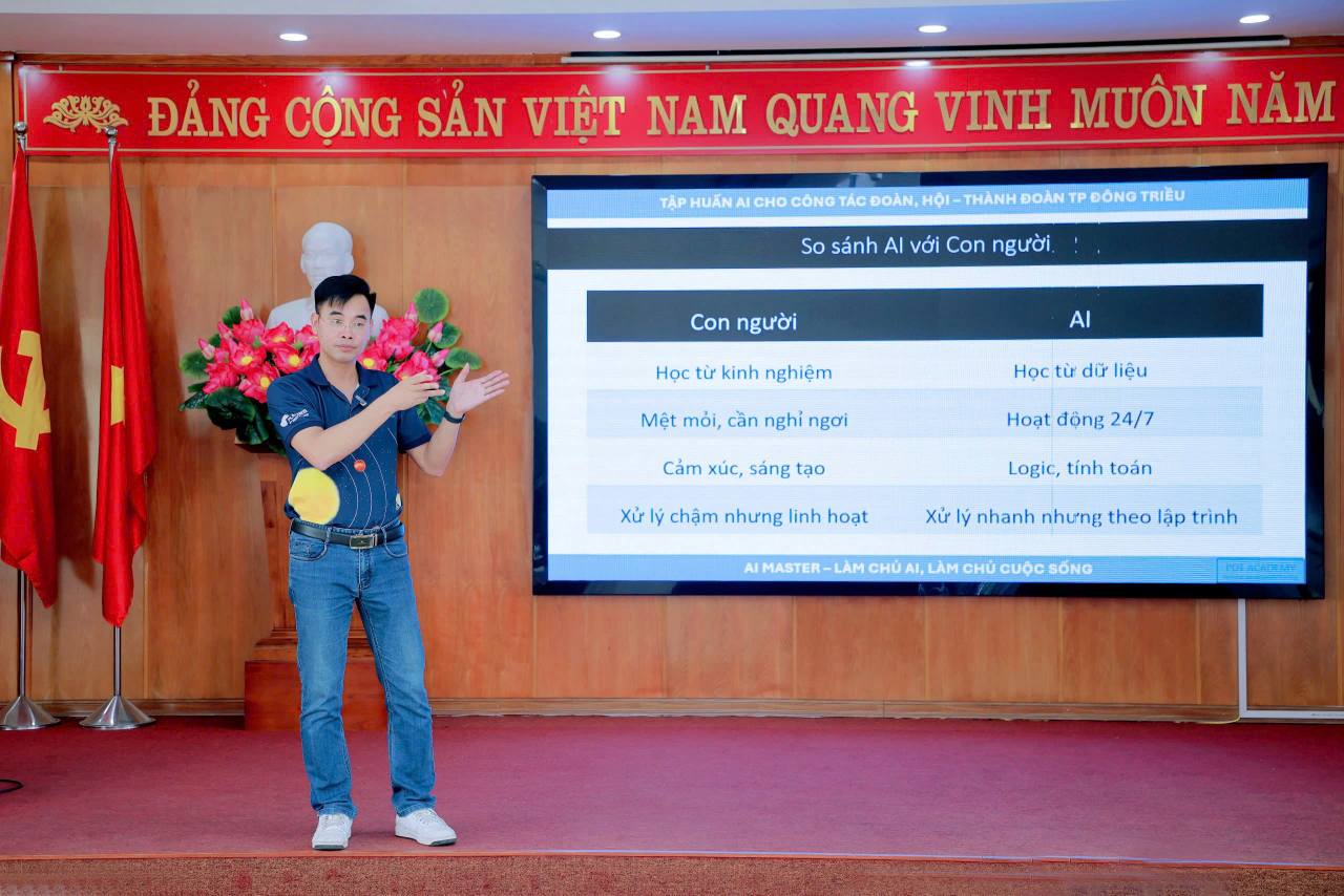 Thạc sĩ Phùng Danh Tú giảng dạy tại lớp tập huấn