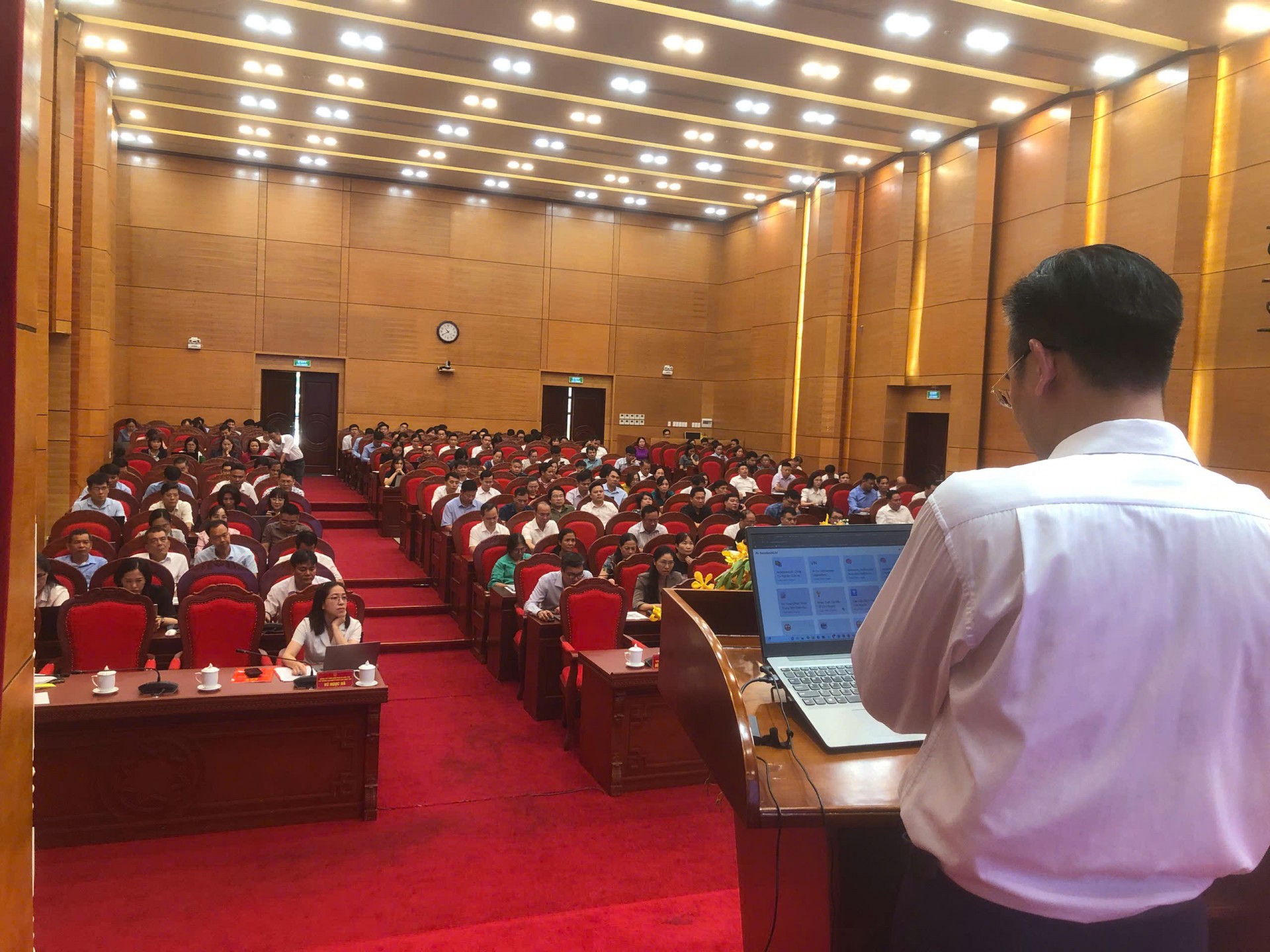 Các lớp tập huấn AI chuyên nghiệp